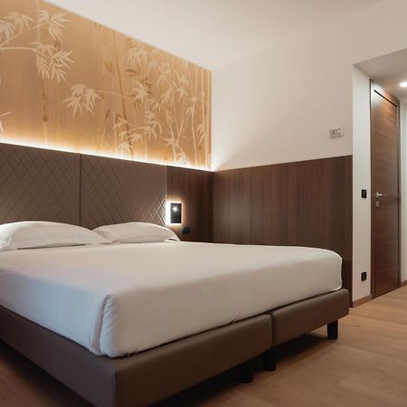 בוסטו ארסיציו Hotel Pineta מראה חיצוני תמונה