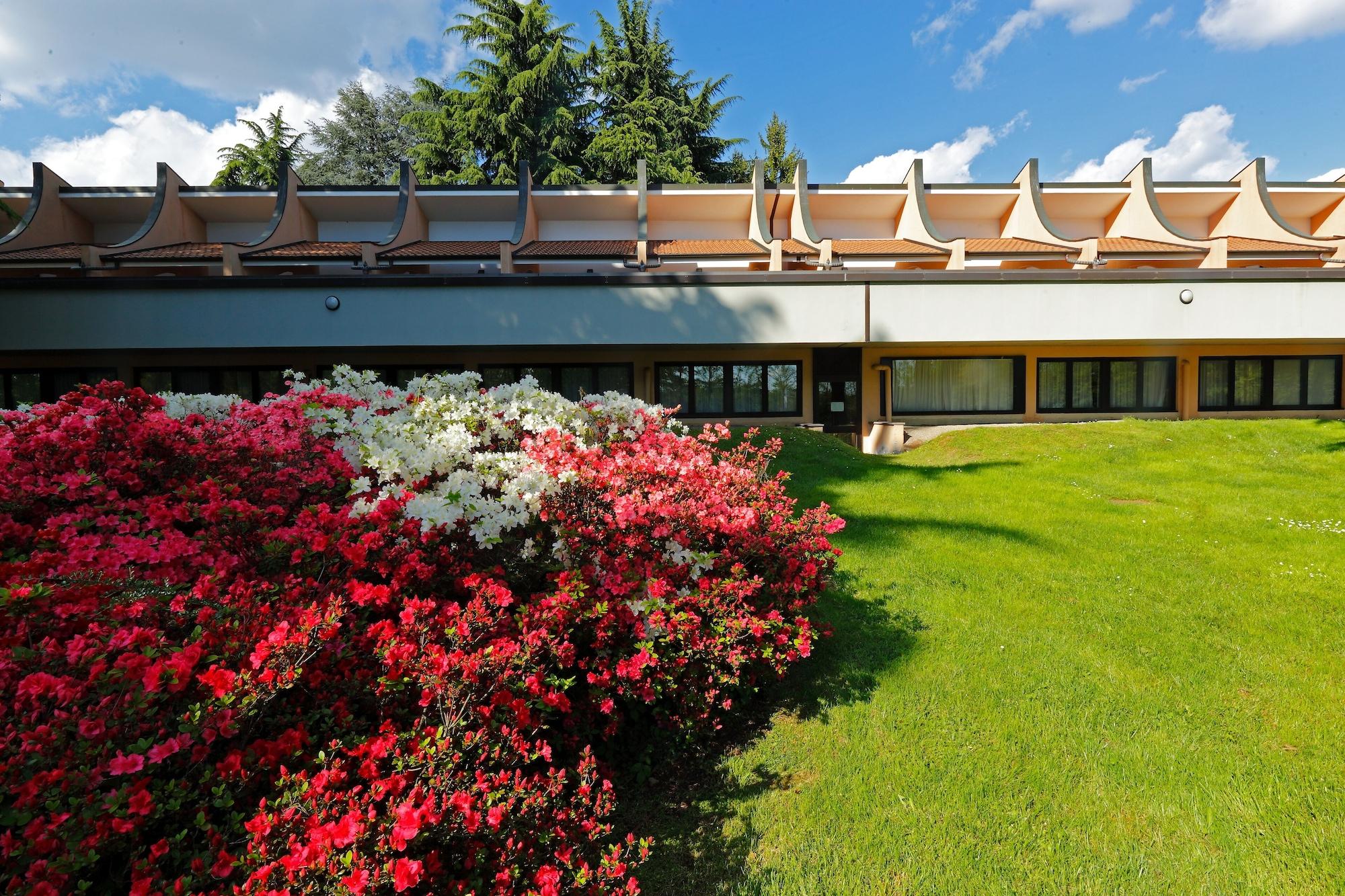 בוסטו ארסיציו Hotel Pineta מראה חיצוני תמונה