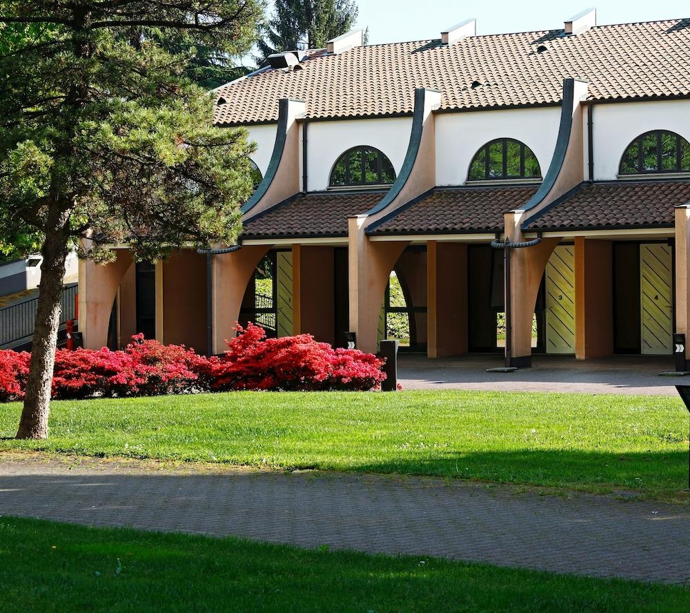 בוסטו ארסיציו Hotel Pineta מראה חיצוני תמונה