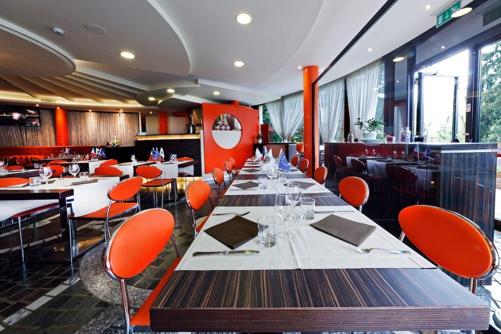 בוסטו ארסיציו Hotel Pineta מראה חיצוני תמונה