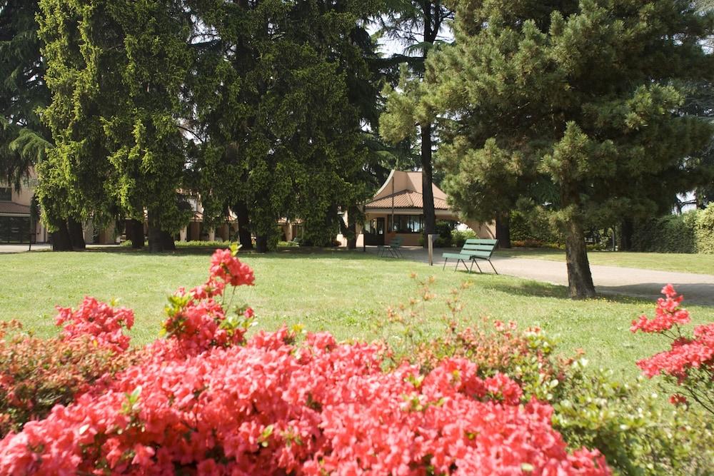 בוסטו ארסיציו Hotel Pineta מראה חיצוני תמונה