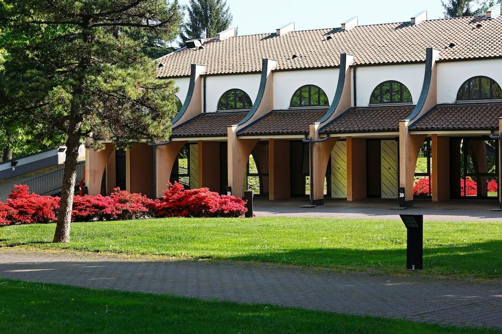 בוסטו ארסיציו Hotel Pineta מראה חיצוני תמונה