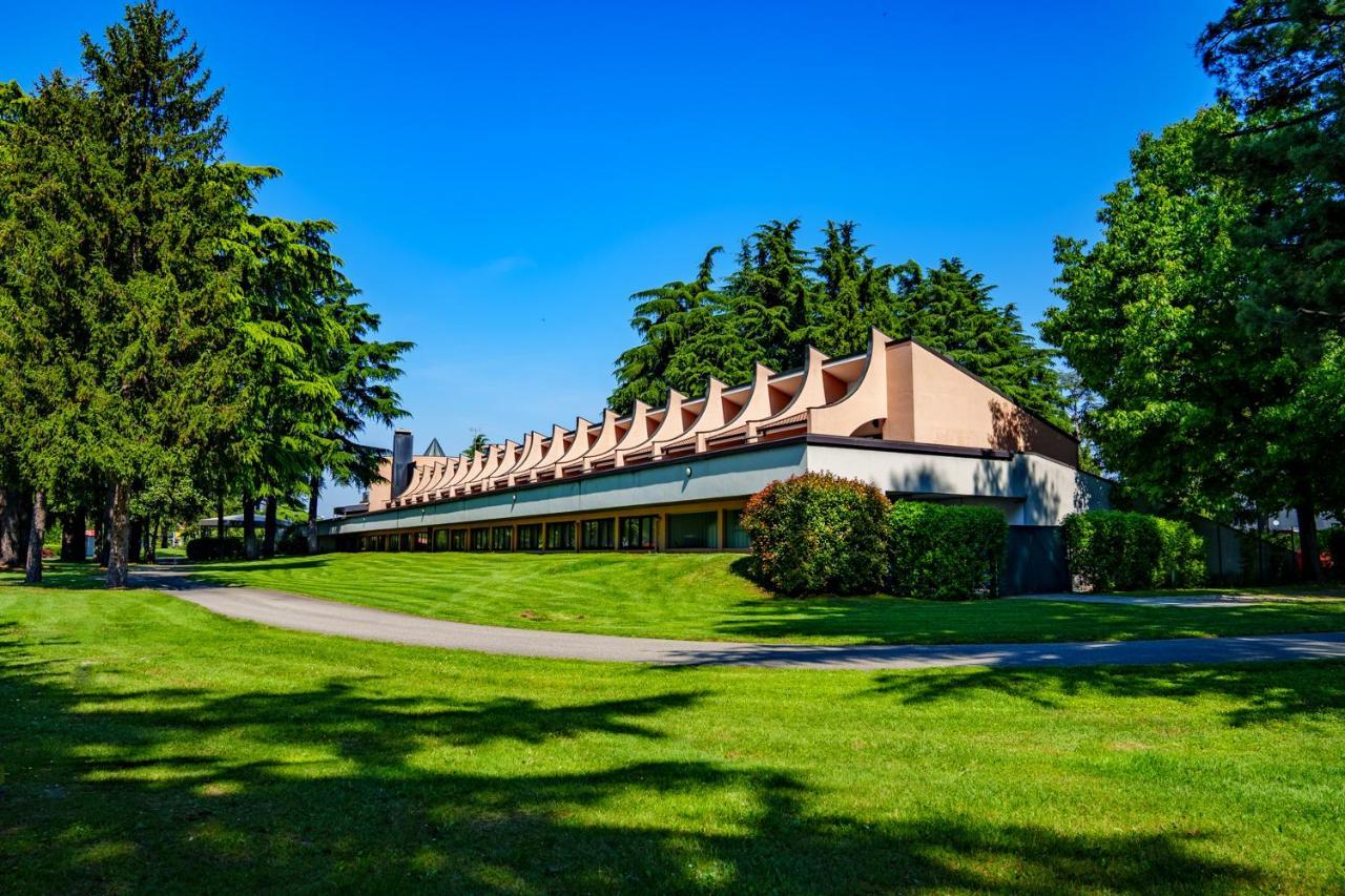 בוסטו ארסיציו Hotel Pineta מראה חיצוני תמונה