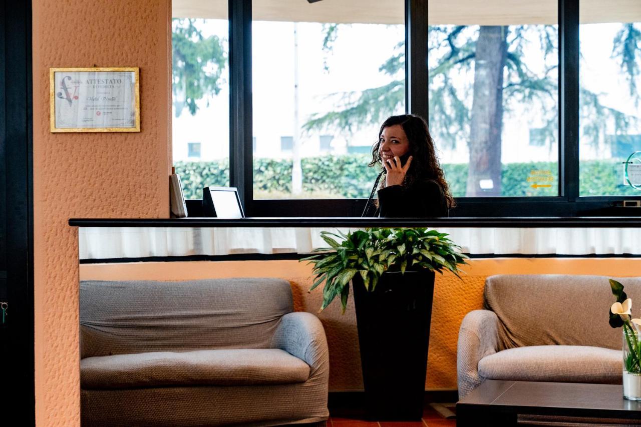 בוסטו ארסיציו Hotel Pineta מראה חיצוני תמונה