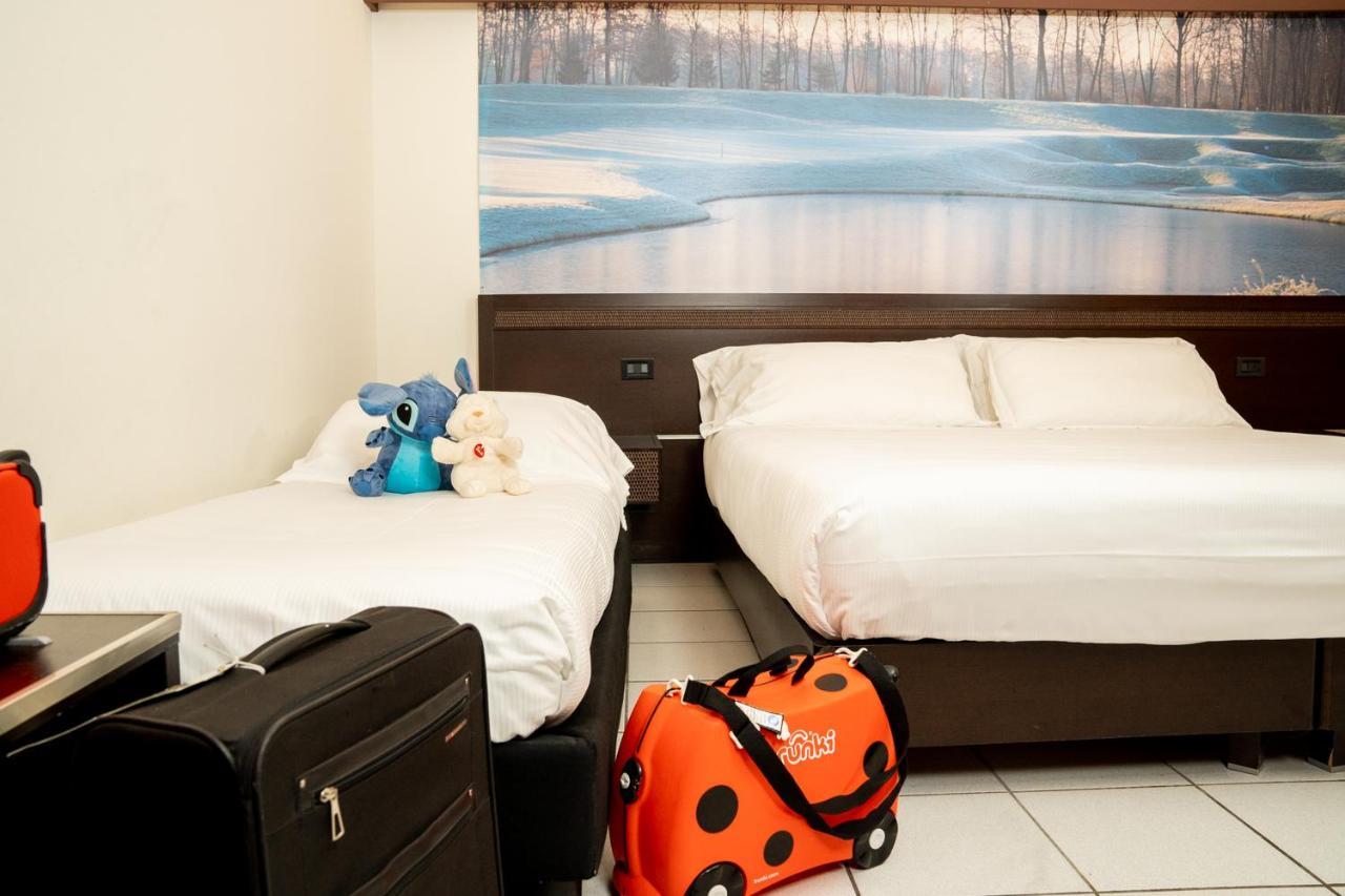 בוסטו ארסיציו Hotel Pineta מראה חיצוני תמונה