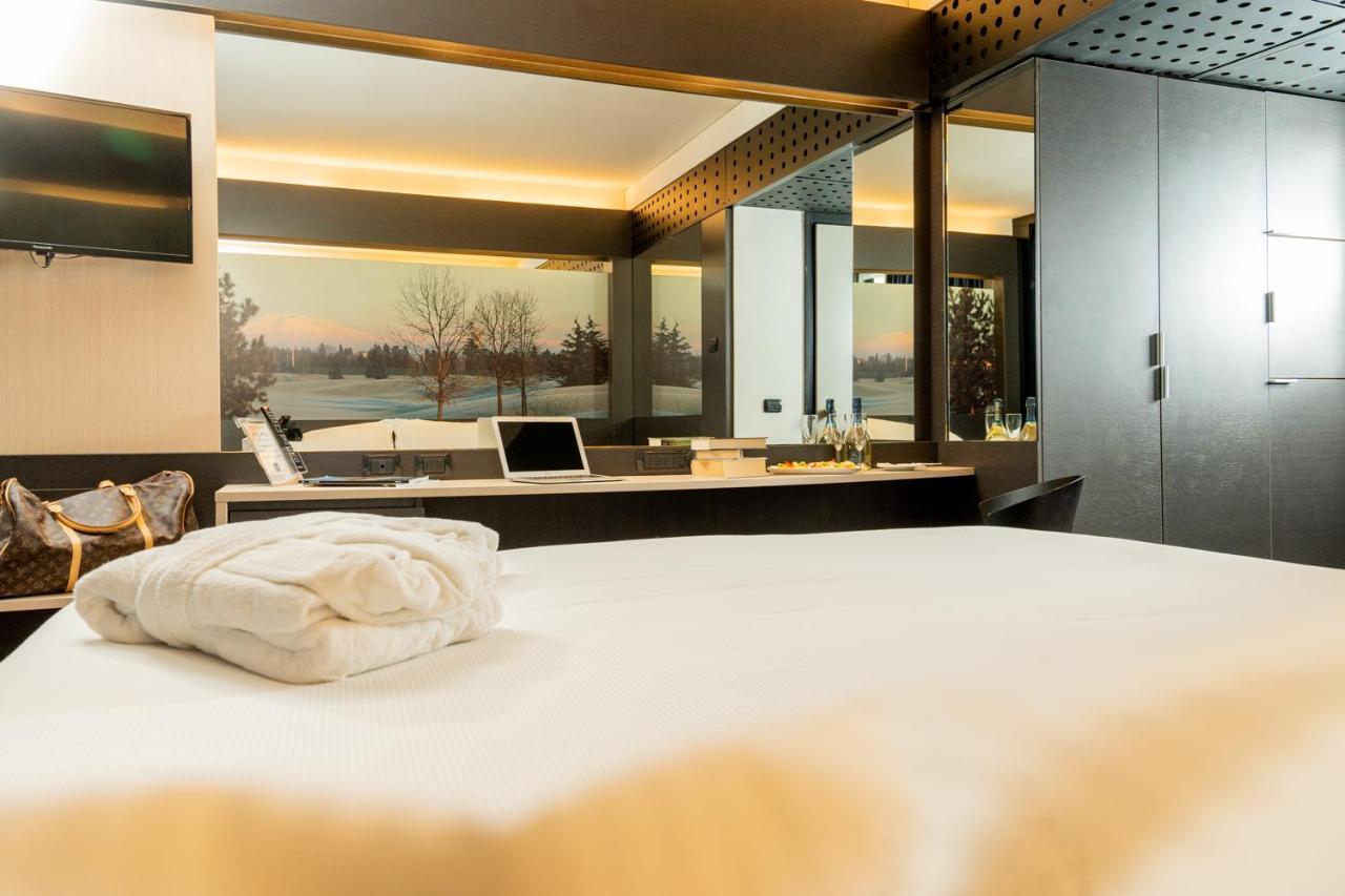 בוסטו ארסיציו Hotel Pineta מראה חיצוני תמונה