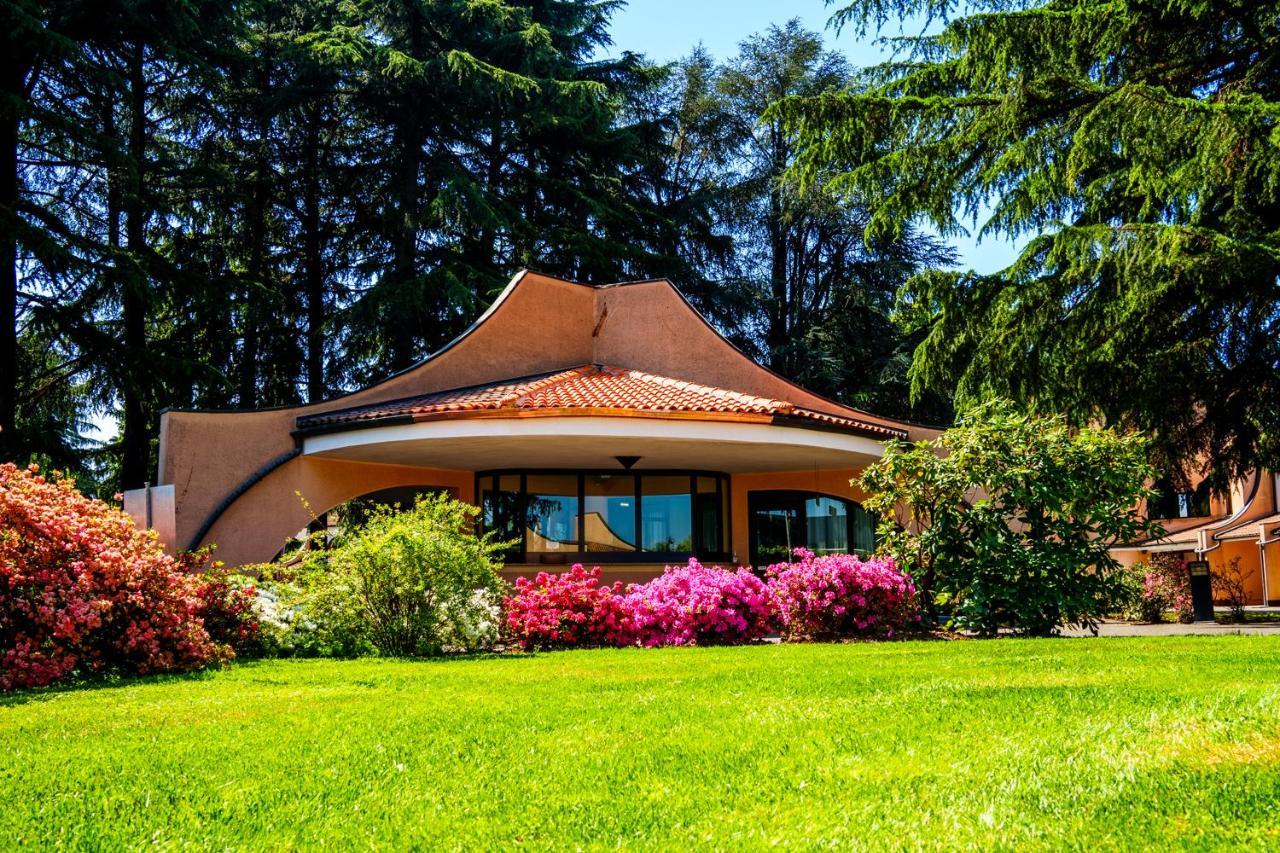 בוסטו ארסיציו Hotel Pineta מראה חיצוני תמונה