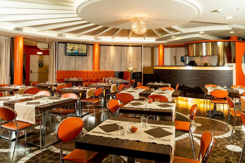 בוסטו ארסיציו Hotel Pineta מראה חיצוני תמונה