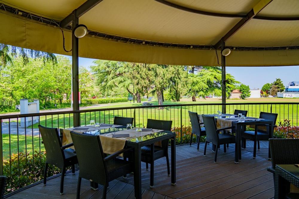 בוסטו ארסיציו Hotel Pineta מראה חיצוני תמונה