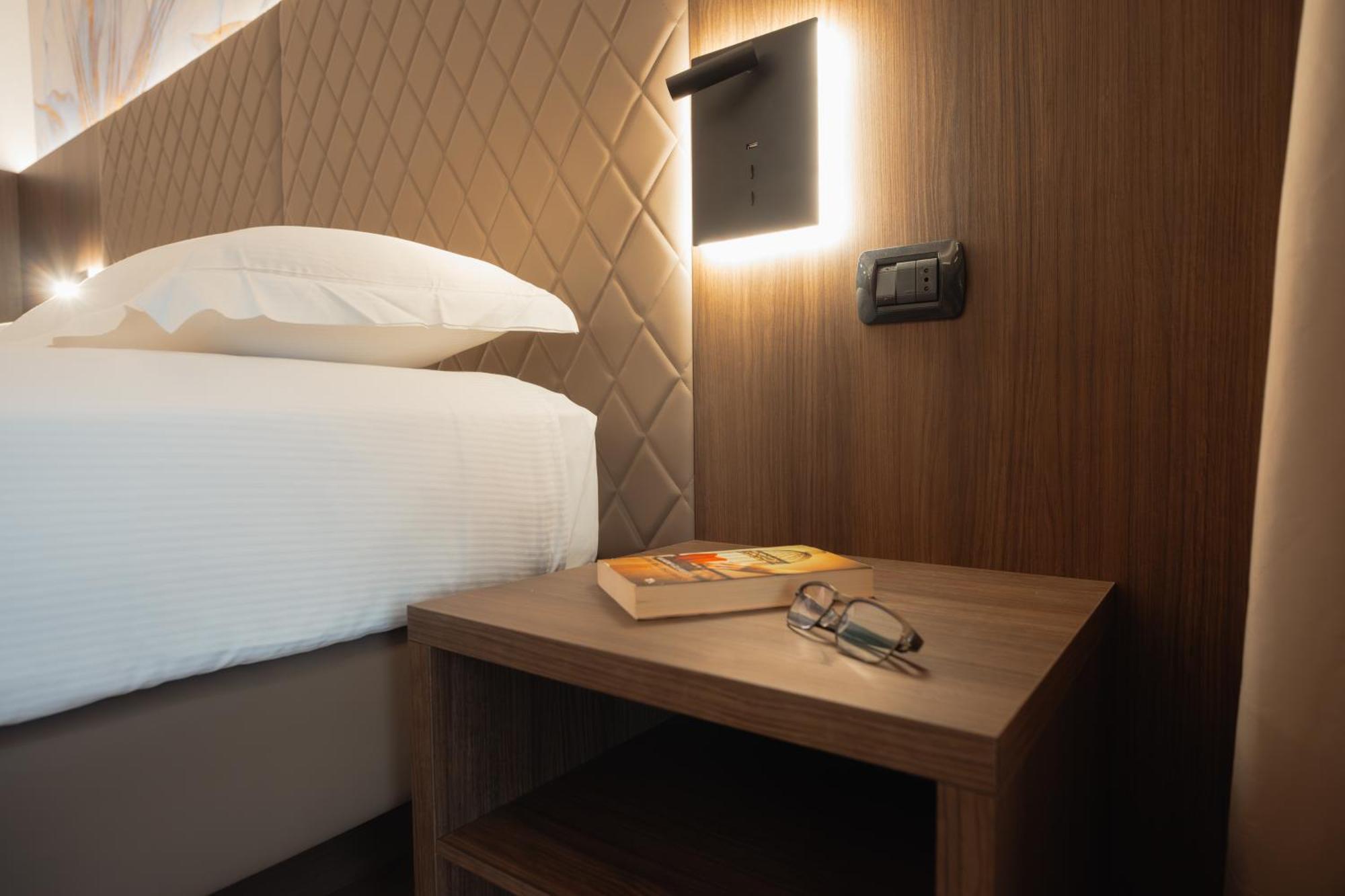 בוסטו ארסיציו Hotel Pineta מראה חיצוני תמונה