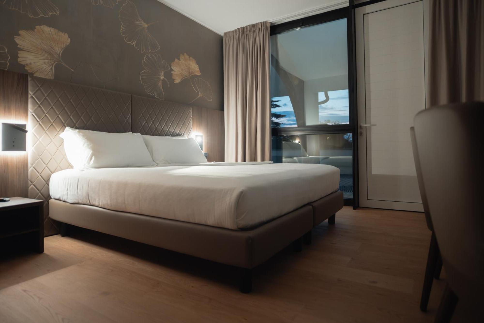 בוסטו ארסיציו Hotel Pineta מראה חיצוני תמונה